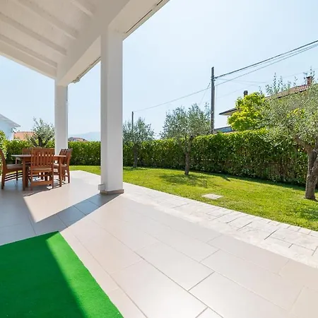 Luisa Cilento Villa *